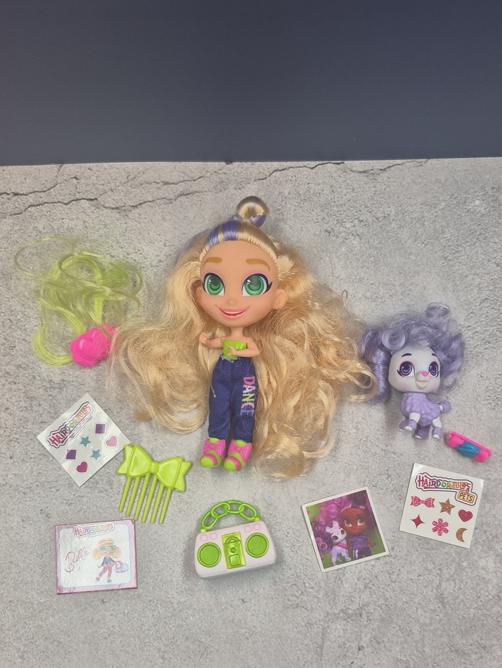 Hairdorables Blonde Fashion Doll Playset with Purple Pet and Lime Accessories